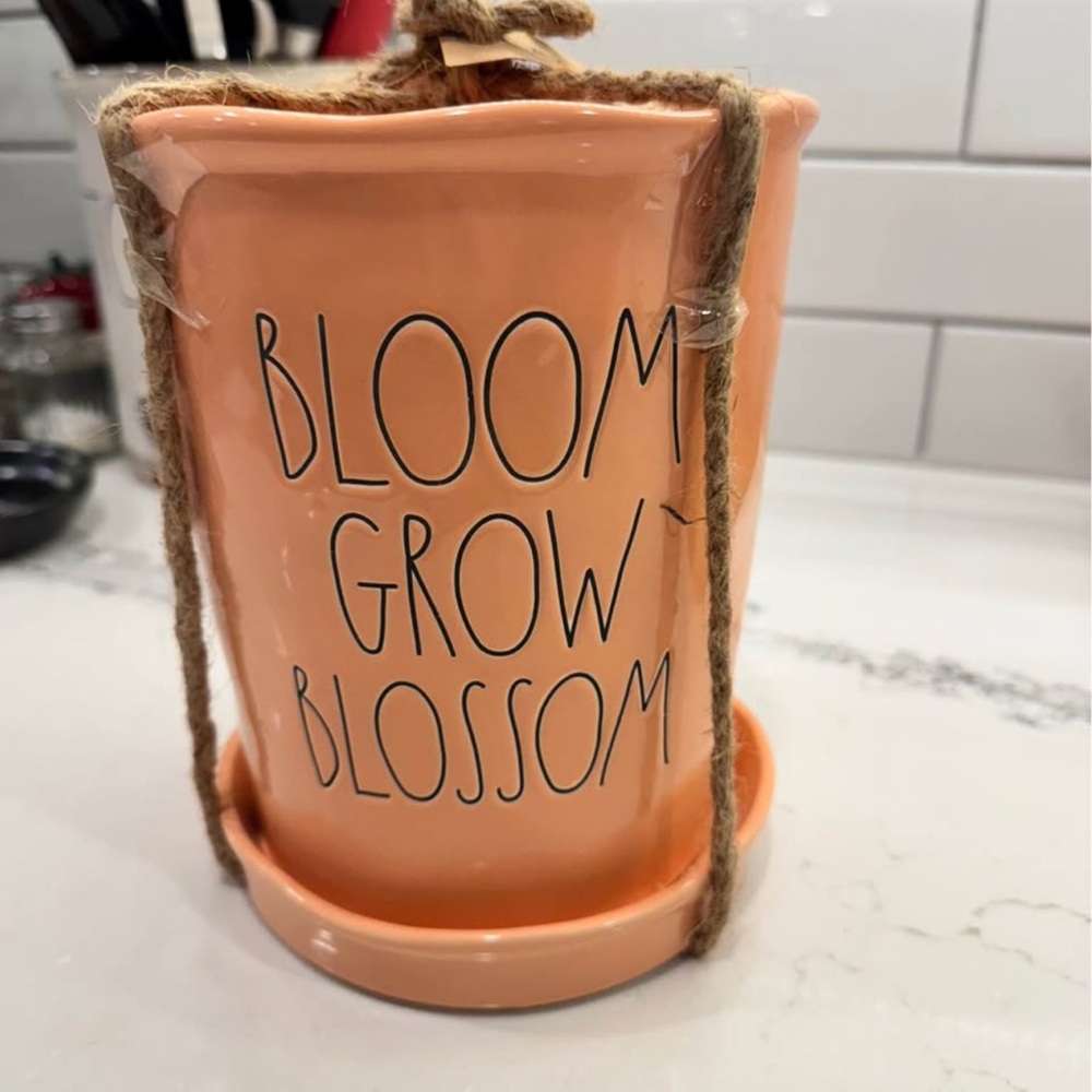 Rae Dunn Peach Ceramic Planter 'BLOOM GROW BLOSSOM'